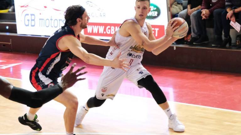 La Naturelle lotta, ma Udine passa al Pala Ruggi (75-84) La Naturelle lotta, ma Udine passa al Pala Ruggi (75-84)