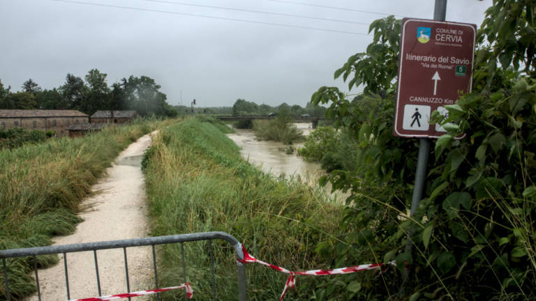 Maltempo, rischio di esondazione, a Russi evacuate via argine destro e sinistro Lamone Maltempo, rischio di esondazione, a Russi evacuate via argine destro e sinistro Lamone