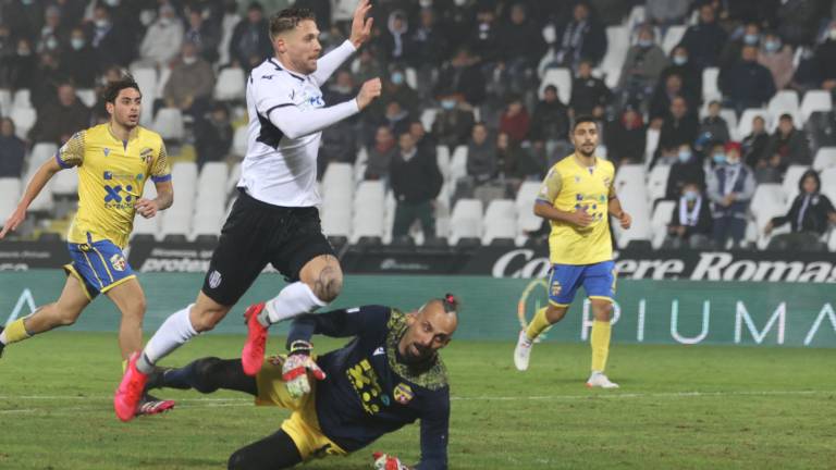 Calcio C, il Cesena sta per scegliere il portiere: volata tra Tozzo, Offredi e il super veterano Ginestra Calcio C, il Cesena sta per scegliere il portiere: volata tra Tozzo, Offredi e il super veterano Ginestra