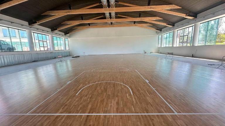 Cattolica, palazzetto dello sport: ecco il nuovo parquet Cattolica, palazzetto dello sport: ecco il nuovo parquet