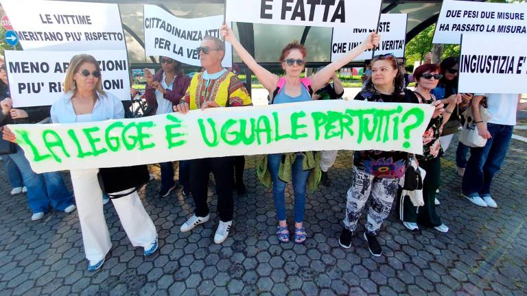 Delitto Pierina, manifestazione a Rimini per liberare Louis Dassilva VIDEO Delitto Pierina, manifestazione a Rimini per liberare Louis Dassilva VIDEO
