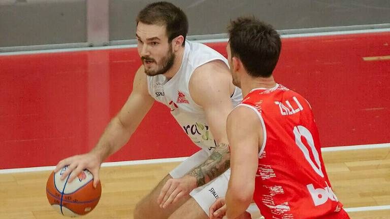 Basket A2 Supercoppa, l'OraSì si arrende a Cento (74-82) Basket A2 Supercoppa, l'OraSì si arrende a Cento (74-82)