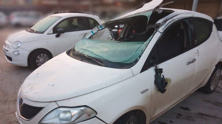 La Lancia Y protagonista dell’incidente (foto Fiorentini) La Lancia Y protagonista dell’incidente (foto Fiorentini)