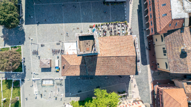 Il tetto e la torre del Palazzo del ridotto visti dall’alto Il tetto e la torre del Palazzo del ridotto visti dall’alto