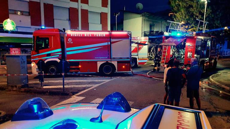 Riccione. Fiamme al negozio di articoli da ciclismo Riccione. Fiamme al negozio di articoli da ciclismo