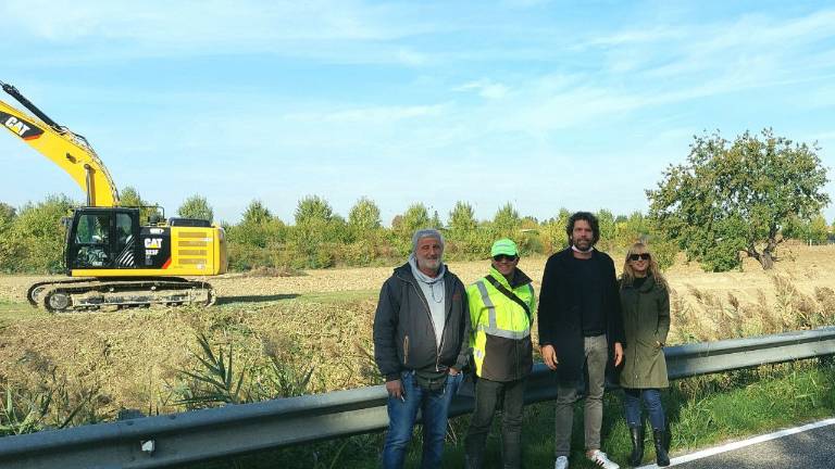 Savignano, sfalci tra la Sp10 e il cimitero di Fiumicino Savignano, sfalci tra la Sp10 e il cimitero di Fiumicino