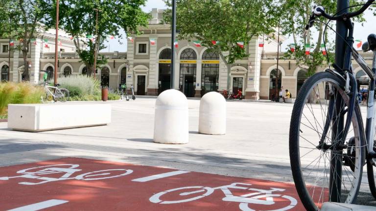 Rimini, prosegue il restyling di piazzale Cesare Battisti Rimini, prosegue il restyling di piazzale Cesare Battisti