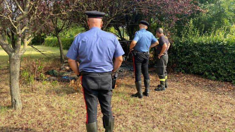 Cesena: incendiato dolosamente il rifugio di un senza tetto a Pievesestina - VIDEO Cesena: incendiato dolosamente il rifugio di un senza tetto a Pievesestina - VIDEO