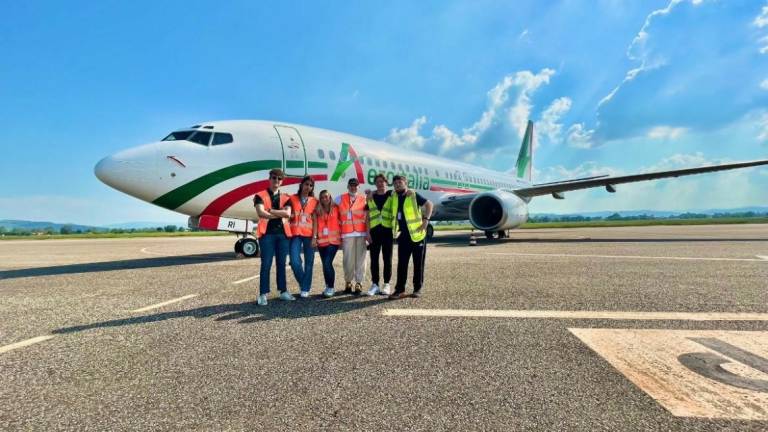 Aeroporto di Forlì: bella esperienza per gli studenti del Baracca Aeroporto di Forlì: bella esperienza per gli studenti del Baracca