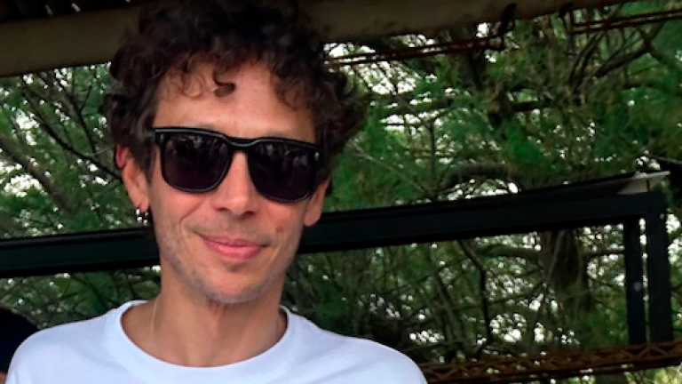 Ravenna, Valentino Rossi dj a Marina Romea tra musica e foto Ravenna, Valentino Rossi dj a Marina Romea tra musica e foto