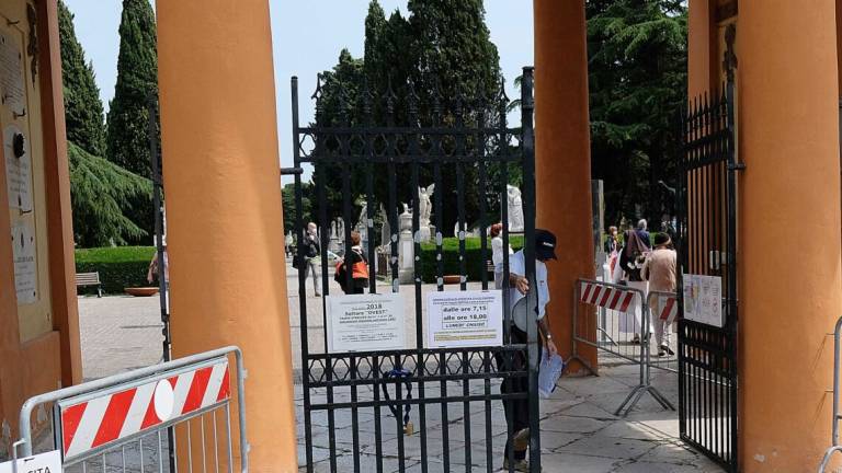 Pandemia e cimiteri: regole e nuovi servizi a Rimini Pandemia e cimiteri: regole e nuovi servizi a Rimini