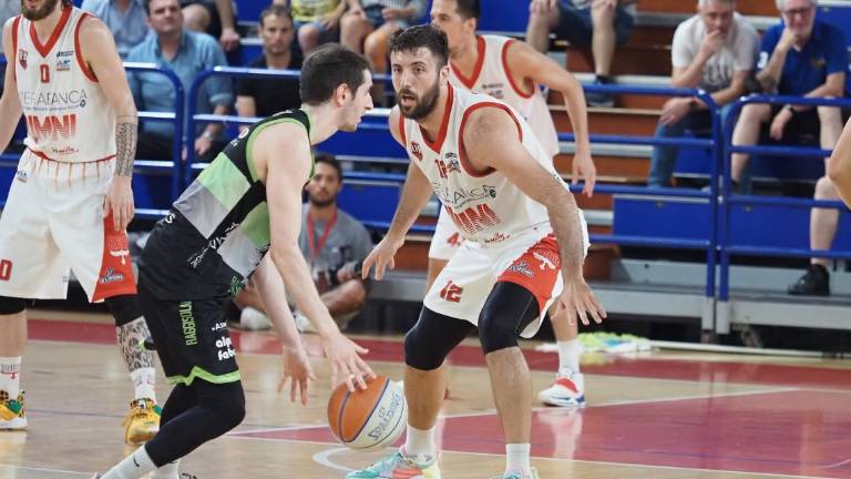 Basket B play-off, Raggisolaris straordinari: sbancata Rimini e 1-1 nella serie (60-71) Basket B play-off, Raggisolaris straordinari: sbancata Rimini e 1-1 nella serie (60-71)