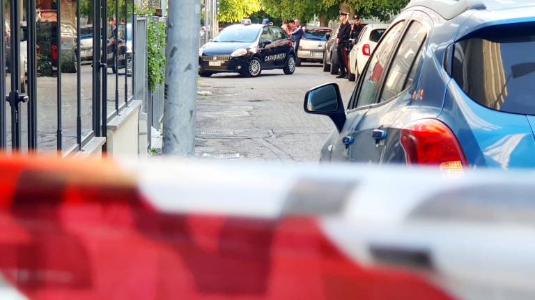 Rimini. Cade dal balcone di un residence, muore trans di 36 anni VIDEO Rimini. Cade dal balcone di un residence, muore trans di 36 anni VIDEO