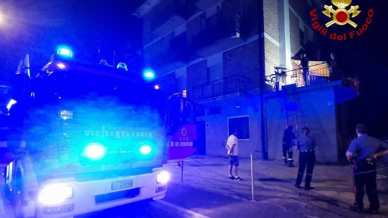 Forlì, incendio in un'attività artigianale Forlì, incendio in un'attività artigianale