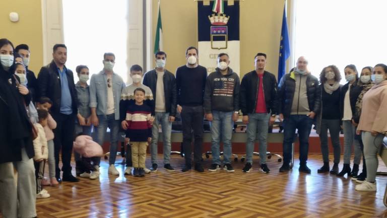 Cesena, patto d'accoglienza firmato in Comune con 25 rifugiati dell'Afghanistan Cesena, patto d'accoglienza firmato in Comune con 25 rifugiati dell'Afghanistan