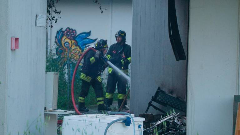 Ravenna, incendio all’interno della scuola Don Minzoni. Salta in rientro in classe: niente lezioni il 3 aprile Ravenna, incendio all’interno della scuola Don Minzoni. Salta in rientro in classe: niente lezioni il 3 aprile