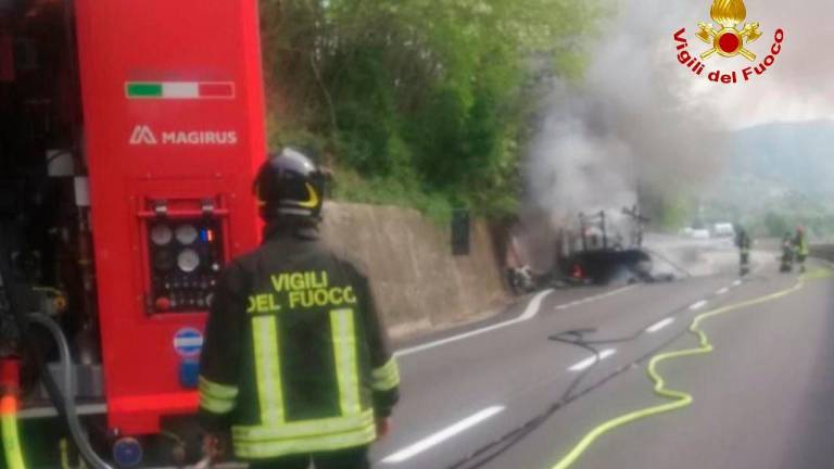 Camion in fiamme: E 45 chiusa in corsia nord a Mercato Saraceno, traffico ko sulla viabilità ordinaria