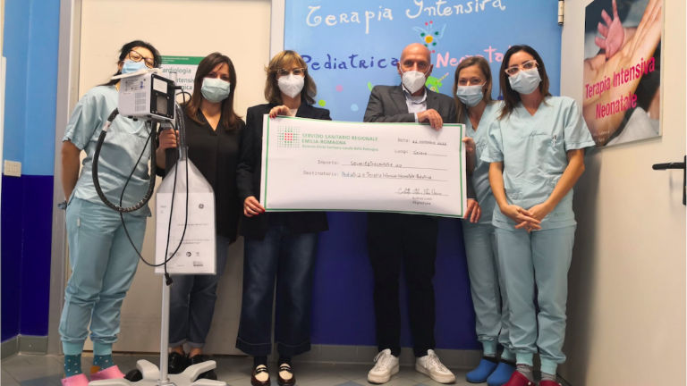 Cesena, coppia di neosposi dona 6.303 euro alla Pediatria del Bufalini Cesena, coppia di neosposi dona 6.303 euro alla Pediatria del Bufalini