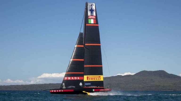 Luna Rossa, una vittoria e una sconfitta con American Magic Luna Rossa, una vittoria e una sconfitta con American Magic