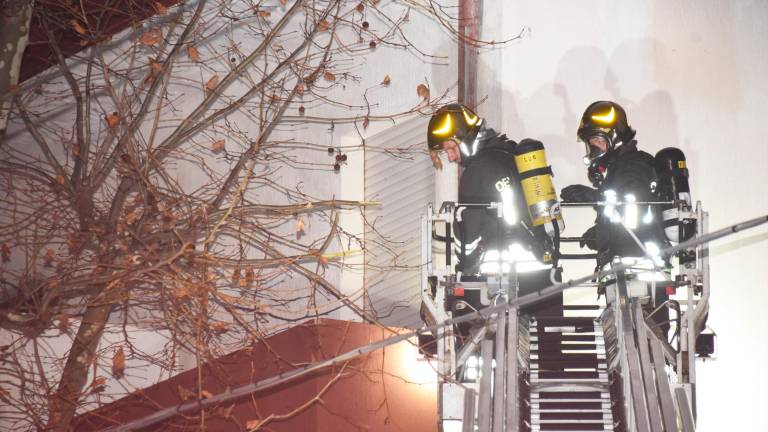 Rimini, incendio nella notte all’hotel Costa d’Oro VIDEO GALLERY Rimini, incendio nella notte all’hotel Costa d’Oro VIDEO GALLERY