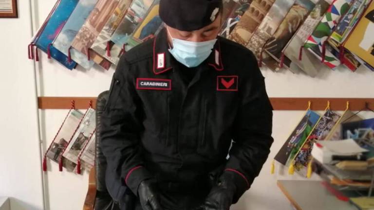 Tenta di mordere un carabiniere, imolese denunciata Tenta di mordere un carabiniere, imolese denunciata