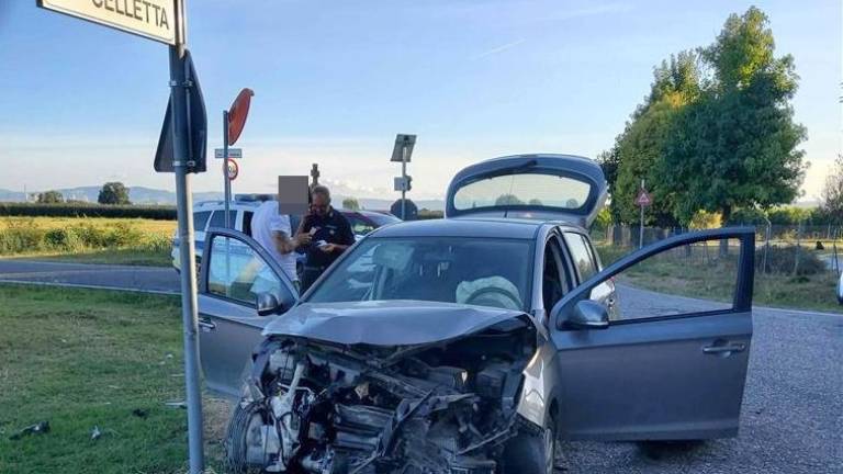 Faenza. Ubriaco al volante tira dritto allo stop e manda una coppia in ospedale