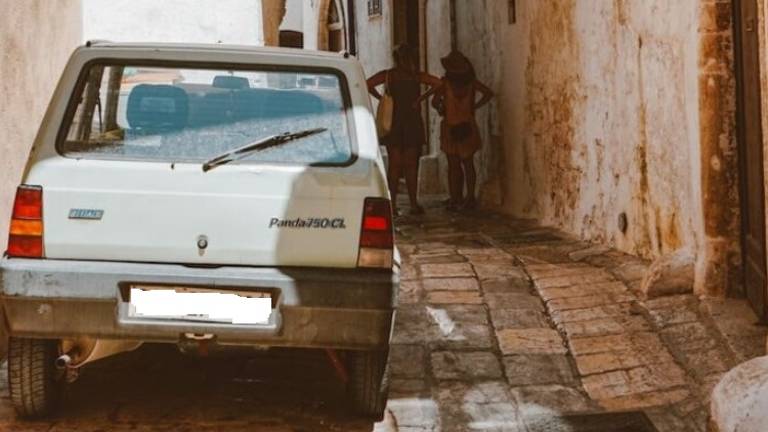 Savignano, la patente? Mai avuta. Un 49enne fermato alla guida di una Panda sulla via Emilia Savignano, la patente? Mai avuta. Un 49enne fermato alla guida di una Panda sulla via Emilia