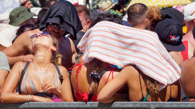 Ravenna, quelle file infinite sotto il sole: gli eroi del Jova Beach Party - Gallery Ravenna, quelle file infinite sotto il sole: gli eroi del Jova Beach Party - Gallery