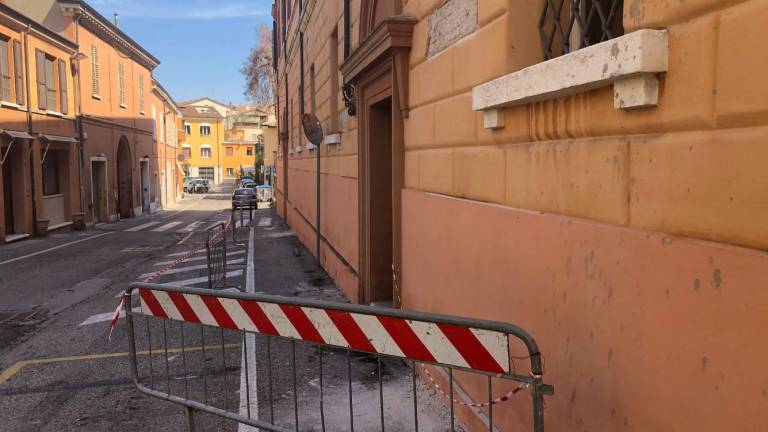 Cedono di già le mura appena restaurate della Malatestiana a Cesena - VIDEO Cedono di già le mura appena restaurate della Malatestiana a Cesena - VIDEO