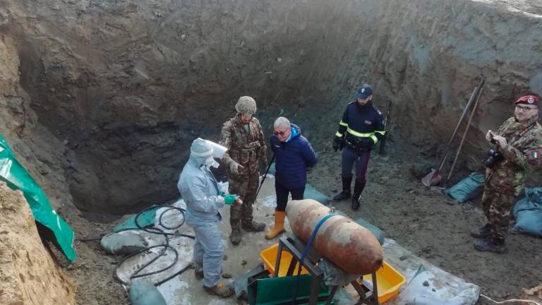 Disinnescata la bomba trovata un mese fa a Sant’Eufemia di Brisighella, rientrate le 80 persone allontanate Disinnescata la bomba trovata un mese fa a Sant’Eufemia di Brisighella, rientrate le 80 persone allontanate