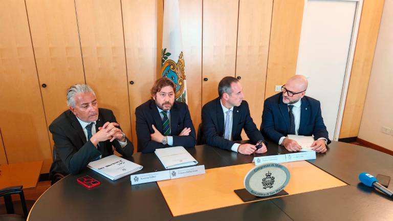 Da sinistra: i segretari di Stato Fabbri, Pedini Amati, Lonfernini e Canti Da sinistra: i segretari di Stato Fabbri, Pedini Amati, Lonfernini e Canti