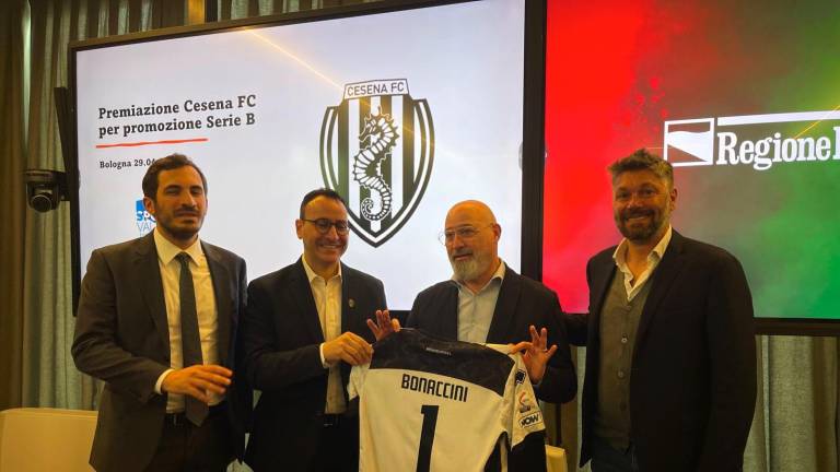 Il presidente della Regione, Bonaccini, premia il Cesena promosso in serie B. GALLERY