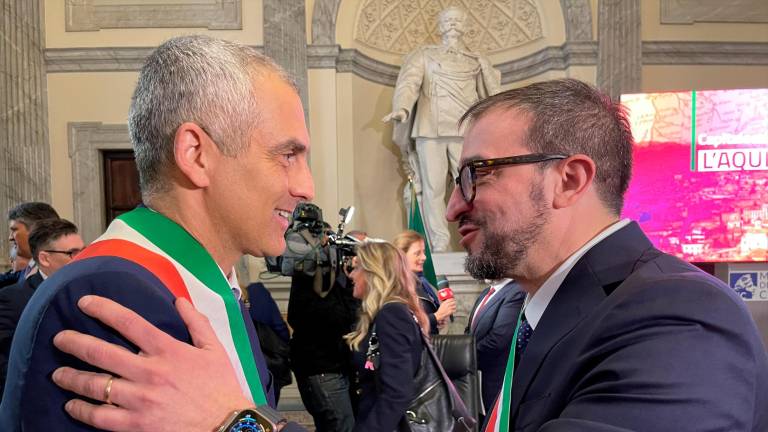 Il sindaco di Rimini Jamil sadegholvaad si complimenta con il sindaco dell’Aquila Pierluigi Biondi Il sindaco di Rimini Jamil sadegholvaad si complimenta con il sindaco dell’Aquila Pierluigi Biondi