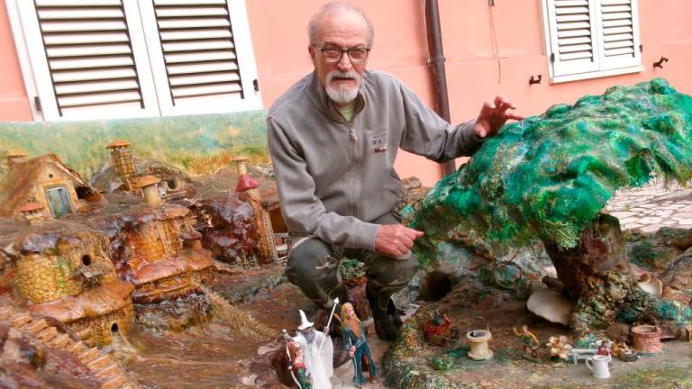 Gambettola, appassionato del Signore degli Anelli crea un giardino tolkieniano Gambettola, appassionato del Signore degli Anelli crea un giardino tolkieniano