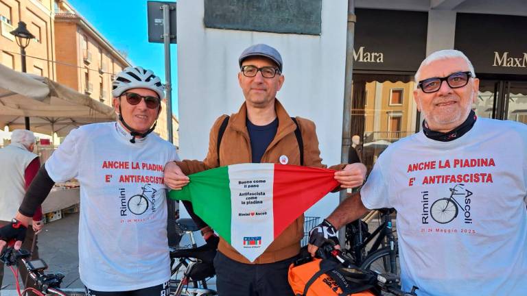 Da Rimini ad Ascoli in bici, la solidarietà Anpi alla fornaia Lorenza Roiati Da Rimini ad Ascoli in bici, la solidarietà Anpi alla fornaia Lorenza Roiati