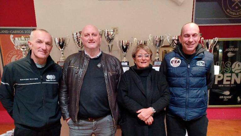 Da sinistra il maestro del Carpena, Alberto Casadei, il presidente Roberto Capparelli, Angela Bonoli e l’altro maestro Giovanni Pacchioni Da sinistra il maestro del Carpena, Alberto Casadei, il presidente Roberto Capparelli, Angela Bonoli e l’altro maestro Giovanni Pacchioni