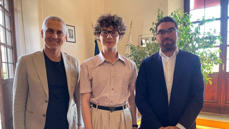 Edoardo Prati tra il sindaco di Rimini Jamil Sadegholvaad e l’assessore alla Cultura Michele Lari Edoardo Prati tra il sindaco di Rimini Jamil Sadegholvaad e l’assessore alla Cultura Michele Lari