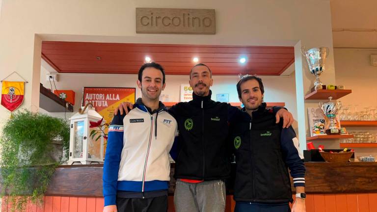 Il giocatore ed istruttore federale Nico Gnoli, il presidente Lorenzo Tavani e Alessandro Terranova, che ha vinto il torneo sociale invernale Il giocatore ed istruttore federale Nico Gnoli, il presidente Lorenzo Tavani e Alessandro Terranova, che ha vinto il torneo sociale invernale