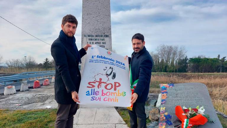 Vittime civili di guerra: a Lugo un mazzo fiori sul Monumento allo sminatore Vittime civili di guerra: a Lugo un mazzo fiori sul Monumento allo sminatore