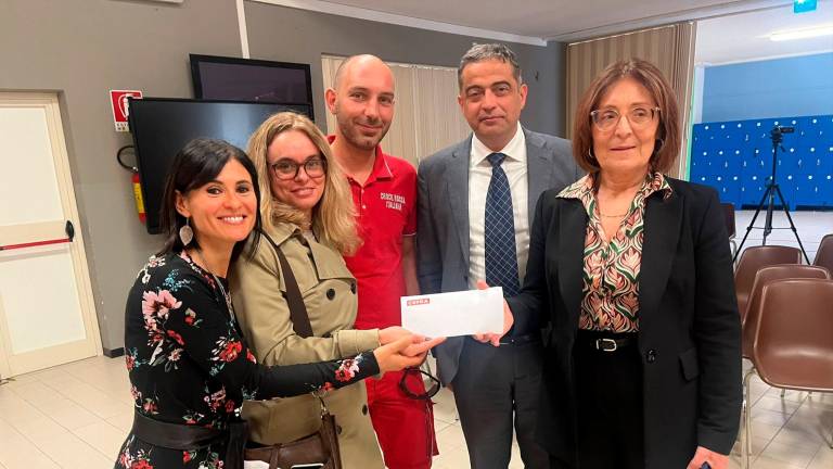 L’Istituto Comprensivo “Faenza-San Rocco” ha reso omaggio a Matteo Gallo, angelo del fango prematuramente scomparso L’Istituto Comprensivo “Faenza-San Rocco” ha reso omaggio a Matteo Gallo, angelo del fango prematuramente scomparso