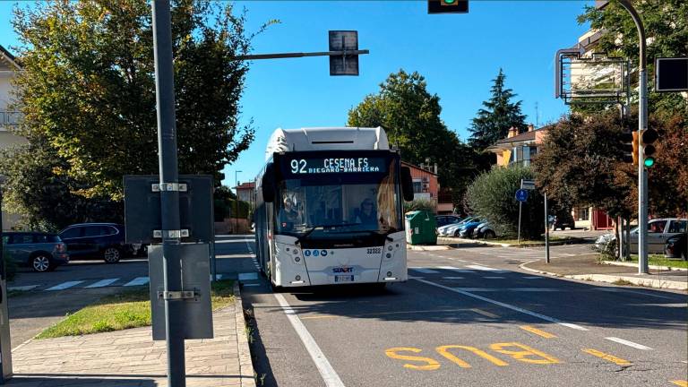 Cesena, e il bus 92 che non si ferma, la replica: “Le ragazze non hanno segnalato l’intenzione di salire” Cesena, e il bus 92 che non si ferma, la replica: “Le ragazze non hanno segnalato l’intenzione di salire”