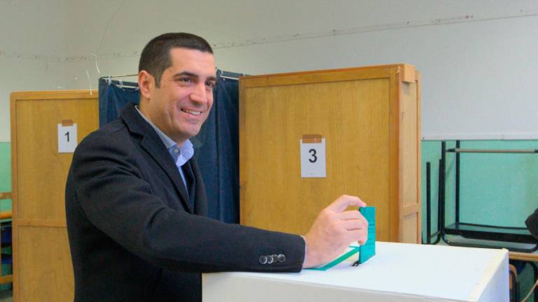Michele De Pascale al voto durante le Regionali (Fiorentini) Michele De Pascale al voto durante le Regionali (Fiorentini)