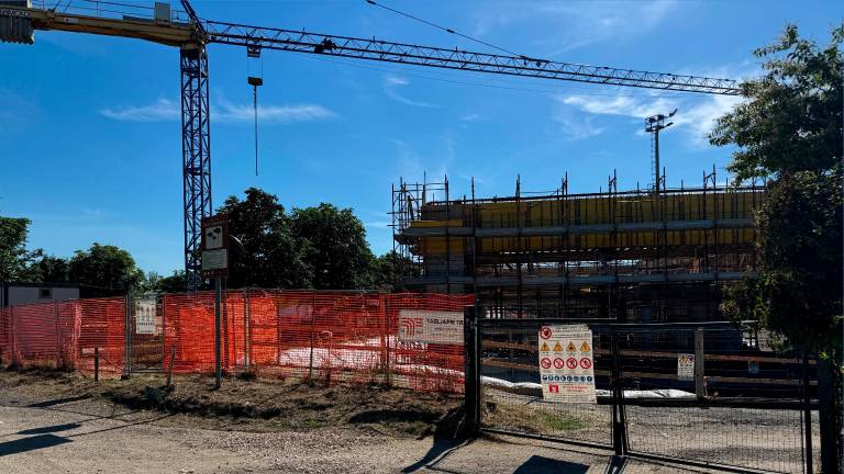 Arresto cardiaco sotto gli occhi del padre che aveva accompagnato al lavoro: 23enne muore a Cesena Arresto cardiaco sotto gli occhi del padre che aveva accompagnato al lavoro: 23enne muore a Cesena