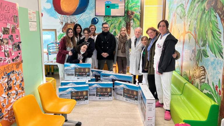 Ravenna, “Il Sorriso Golf” dal cuore d’oro: 16 televisori e 4 abbonamenti Disney Plus a Pediatria Ravenna, “Il Sorriso Golf” dal cuore d’oro: 16 televisori e 4 abbonamenti Disney Plus a Pediatria