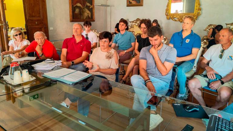 L’incontro di ieri mattina dove sono stati presentati i lavori di riqualificazionee il nuovo bando per la gestione della piscina di Lugo L’incontro di ieri mattina dove sono stati presentati i lavori di riqualificazionee il nuovo bando per la gestione della piscina di Lugo