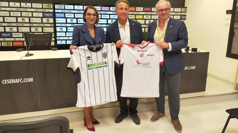 La presidentessa del Rimini, Stefania De Salvo, insieme al socio forte del Cesena, Michael Aiello, e al consigliere d’amministrazione bianconero Anthony Scotto prima del derby del Dino Manuzzi La presidentessa del Rimini, Stefania De Salvo, insieme al socio forte del Cesena, Michael Aiello, e al consigliere d’amministrazione bianconero Anthony Scotto prima del derby del Dino Manuzzi