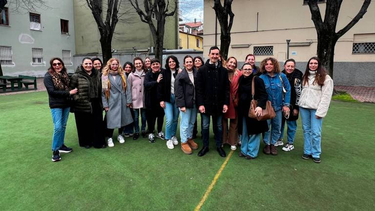 Il sindaco con insegnanti e genitori Il sindaco con insegnanti e genitori