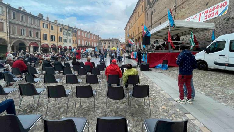 Cesena, primo maggio e trattori in piazza: la tradizione più forte del maltempo - Gallery Cesena, primo maggio e trattori in piazza: la tradizione più forte del maltempo - Gallery