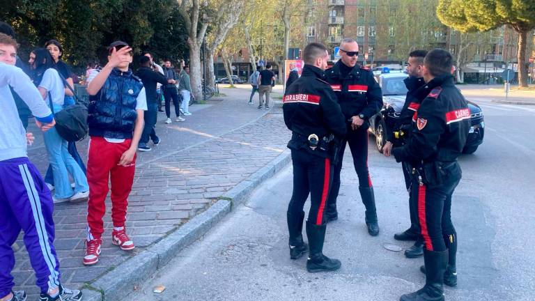Ravenna, rissa tra due gruppi di ragazzi in zona stazione Ravenna, rissa tra due gruppi di ragazzi in zona stazione