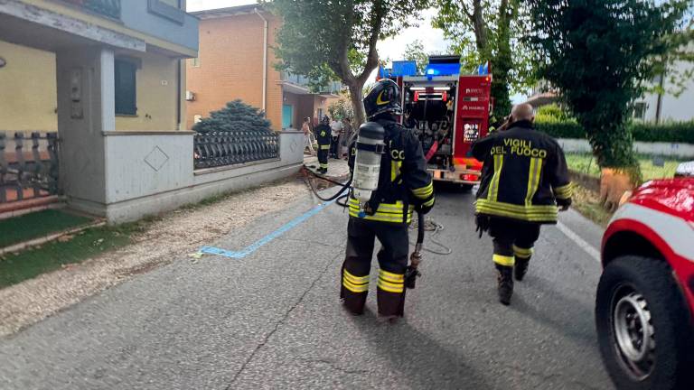 Incendio e paura in via Cartesio a Cesenatico FOTOGALLERY Incendio e paura in via Cartesio a Cesenatico FOTOGALLERY